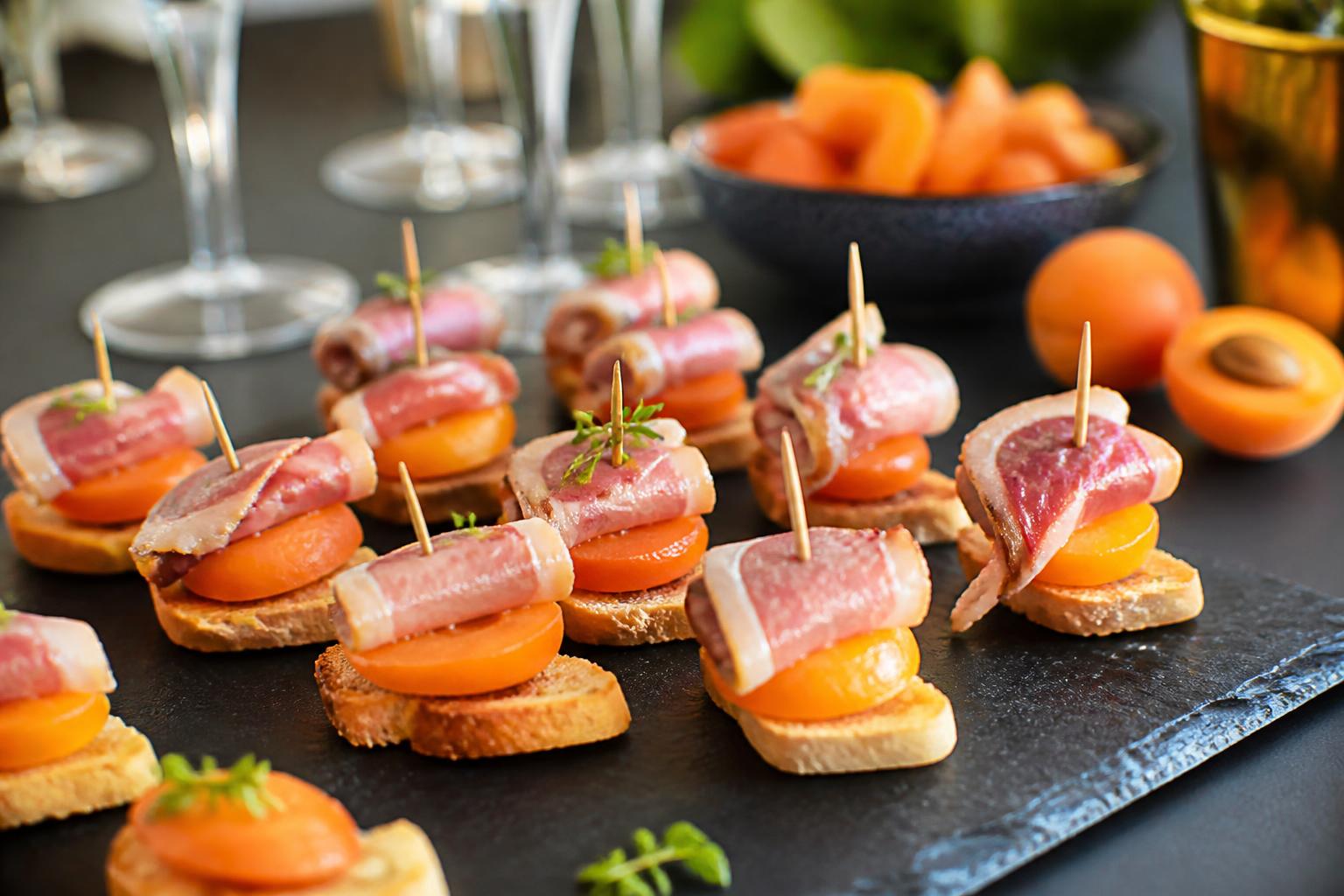 découvrez notre recette savoureuse de canapés de magret de canard au beurre d'abricot, une délicieuse entrée alliant douceur et finesse pour impressionner vos invités.
