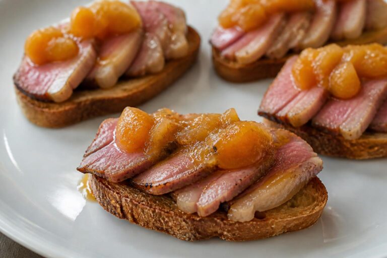 découvrez notre recette savoureuse de canapés de magret de canard nappés d'un délicieux beurre d'abricot, parfaite pour vos apéritifs gourmands et raffinés.