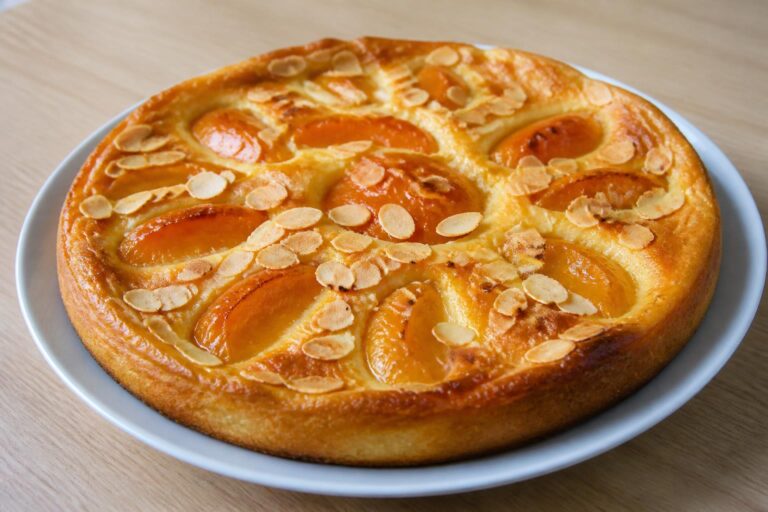 découvrez notre délicieuse recette de flan aux abricots et aux amandes, un dessert fruité et crémeux parfait pour toutes les occasions.