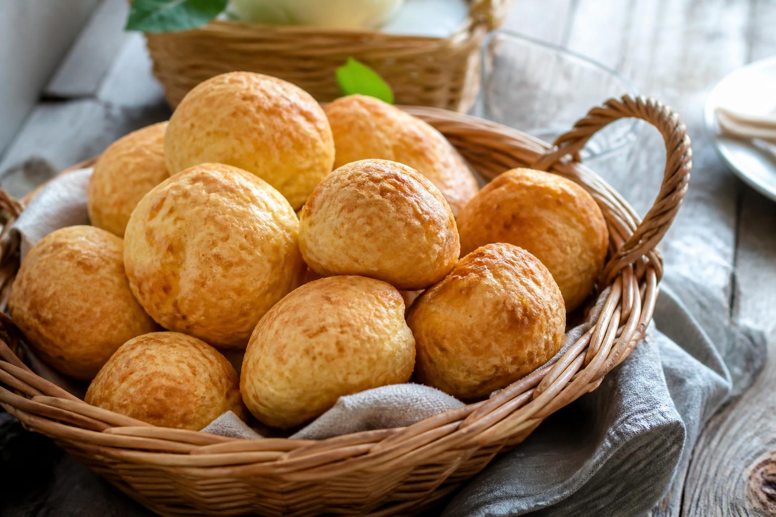 découvrez la recette traditionnelle des gougères d'auxerre au fromage, des petites bouchées savoureuses parfaites pour l'apéritif ou en accompagnement.