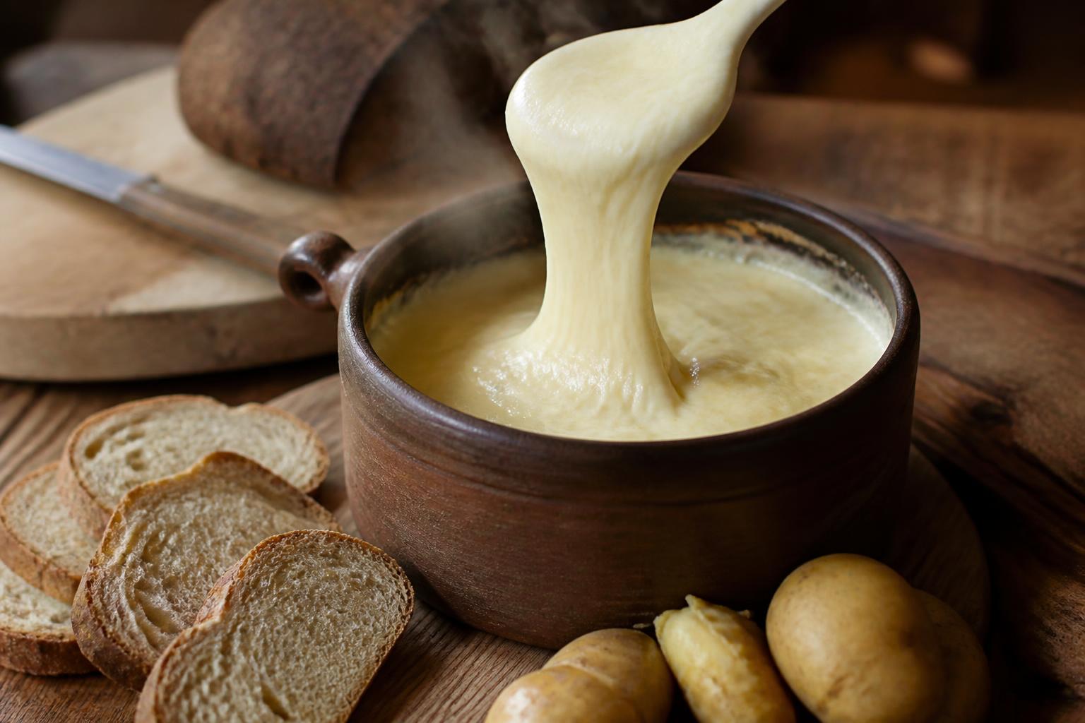 découvrez la cancoillotte, fromage fondu typique de franche-comté, savoureux et léger, parfait pour accompagner vos plats traditionnels.