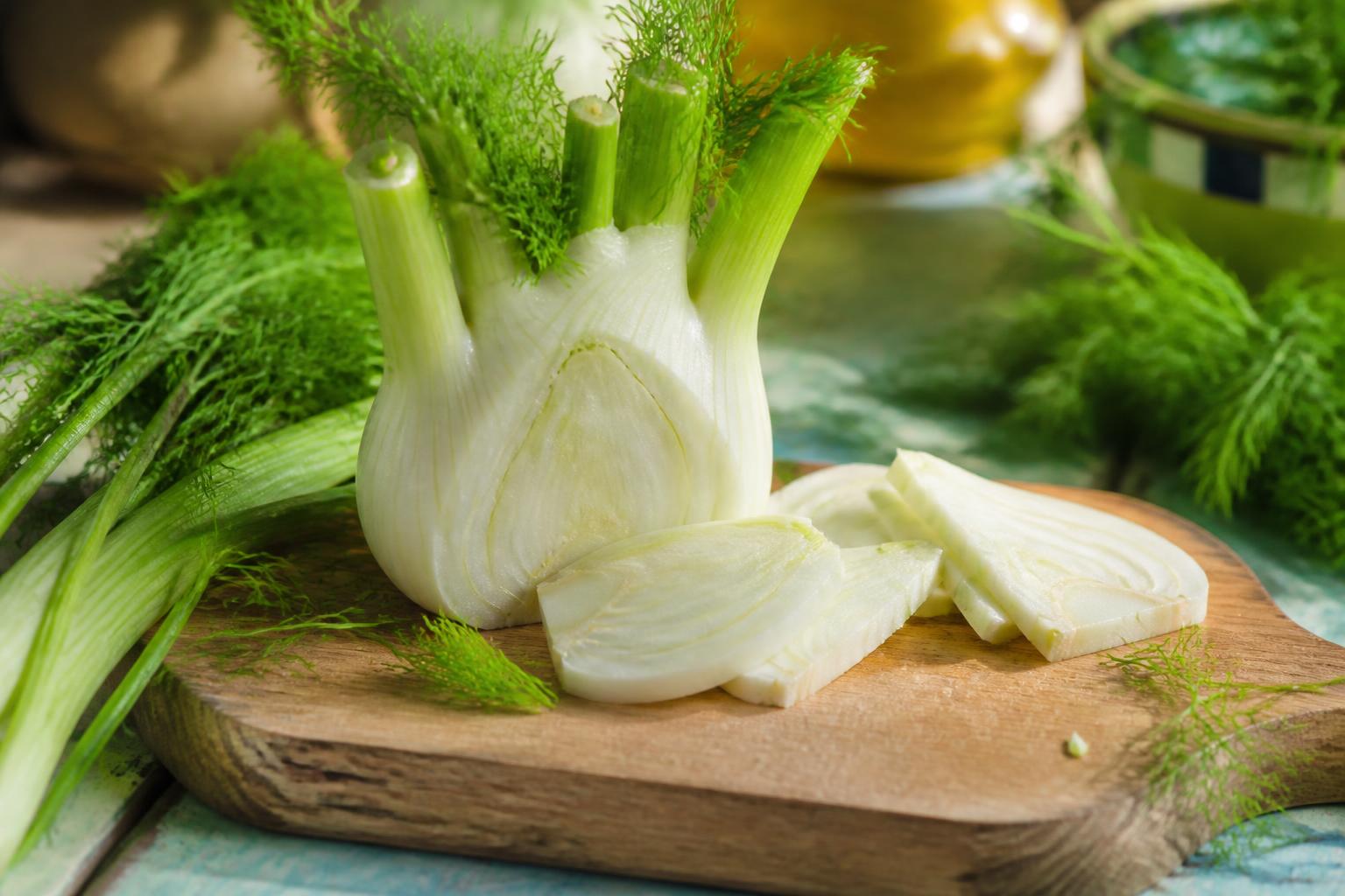 découvrez tout sur le fenouil : ses caractéristiques en tant que bulbe aromatique, comment bien le choisir et les meilleures méthodes de cuisson pour sublimer sa saveur.