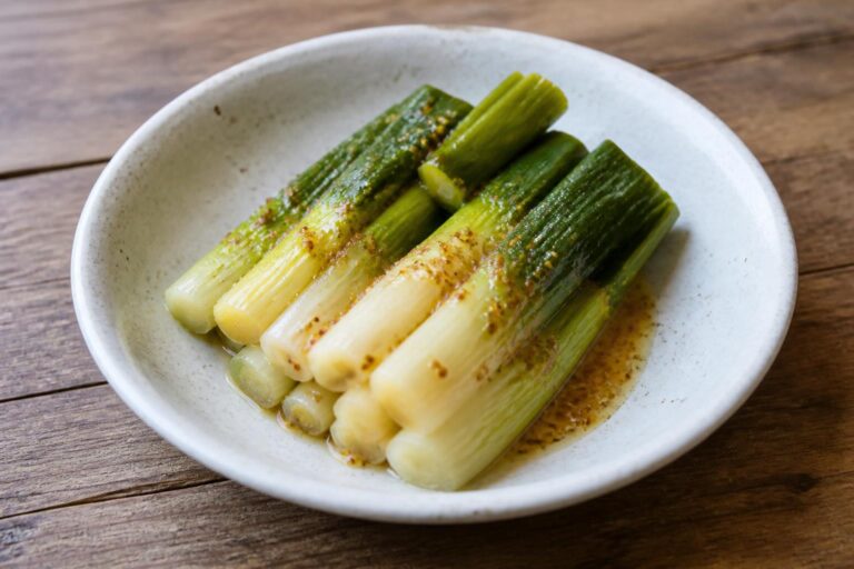 découvrez la recette traditionnelle des poireaux vinaigrette à l'ancienne, un plat simple et savoureux parfait pour une entrée fraîche et authentique.