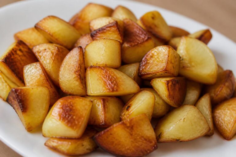 découvrez notre recette simple et rapide de pommes de terre sautées dorées et croustillantes, parfaites pour accompagner tous vos plats avec gourmandise.
