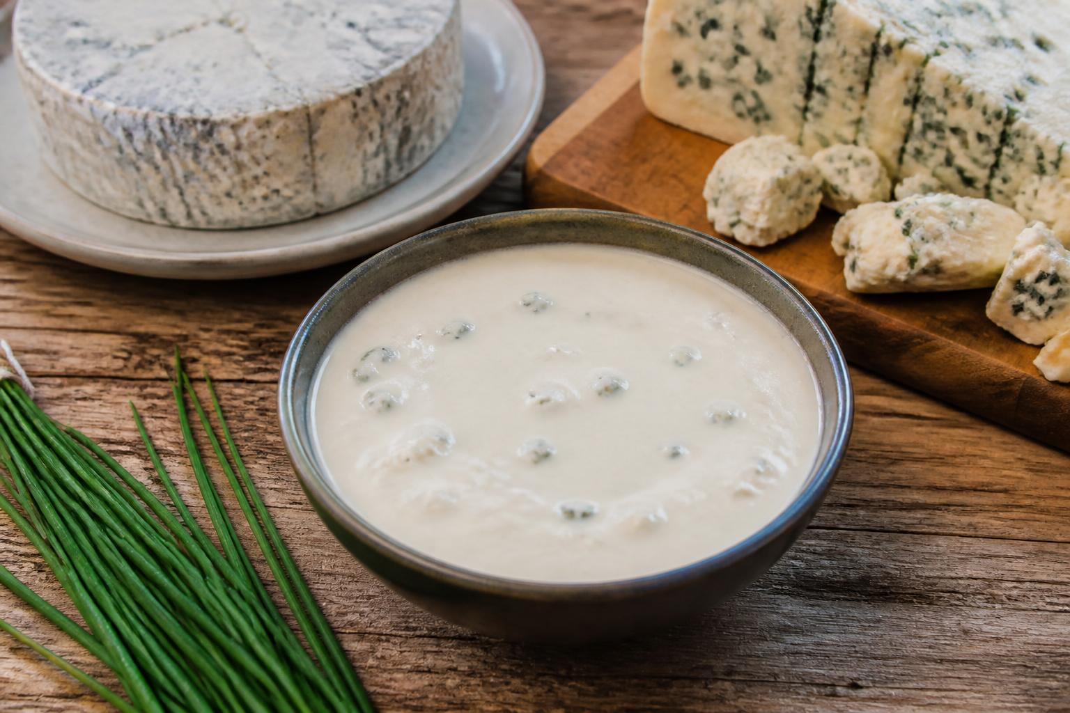 découvrez notre délicieuse sauce au roquefort crémeuse, parfaite pour accompagner vos viandes, pâtes ou légumes avec une touche savoureuse et onctueuse.