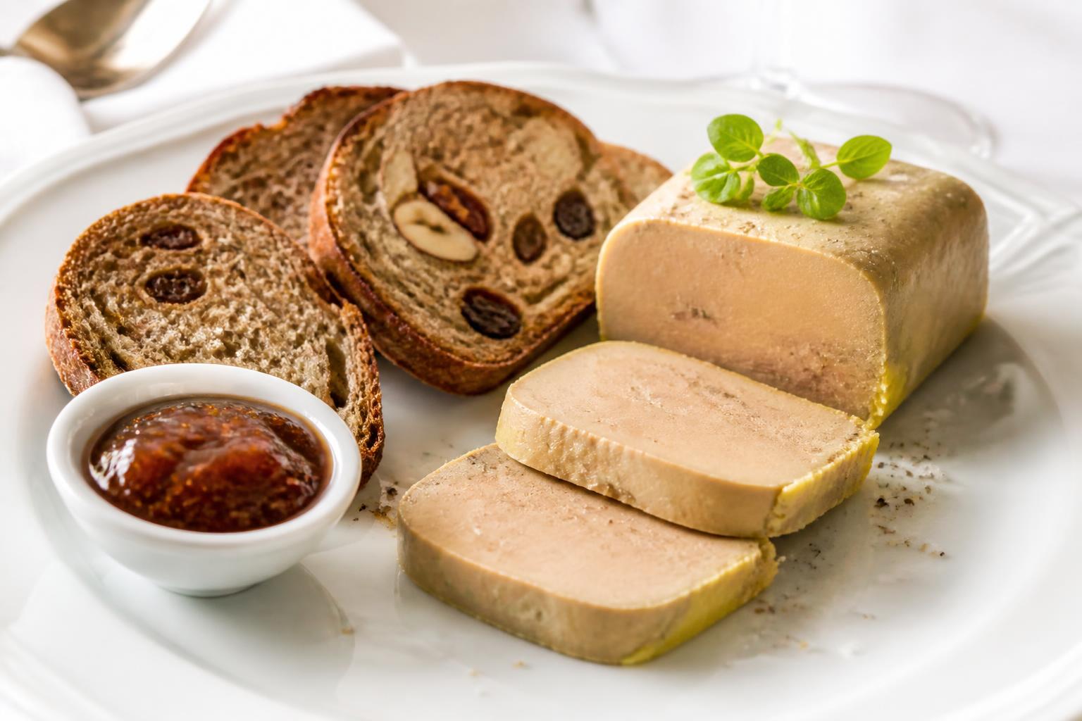 découvrez notre recette délicieuse de terrine de foie gras au cognac, un plat raffiné parfait pour les fêtes et les occasions spéciales.