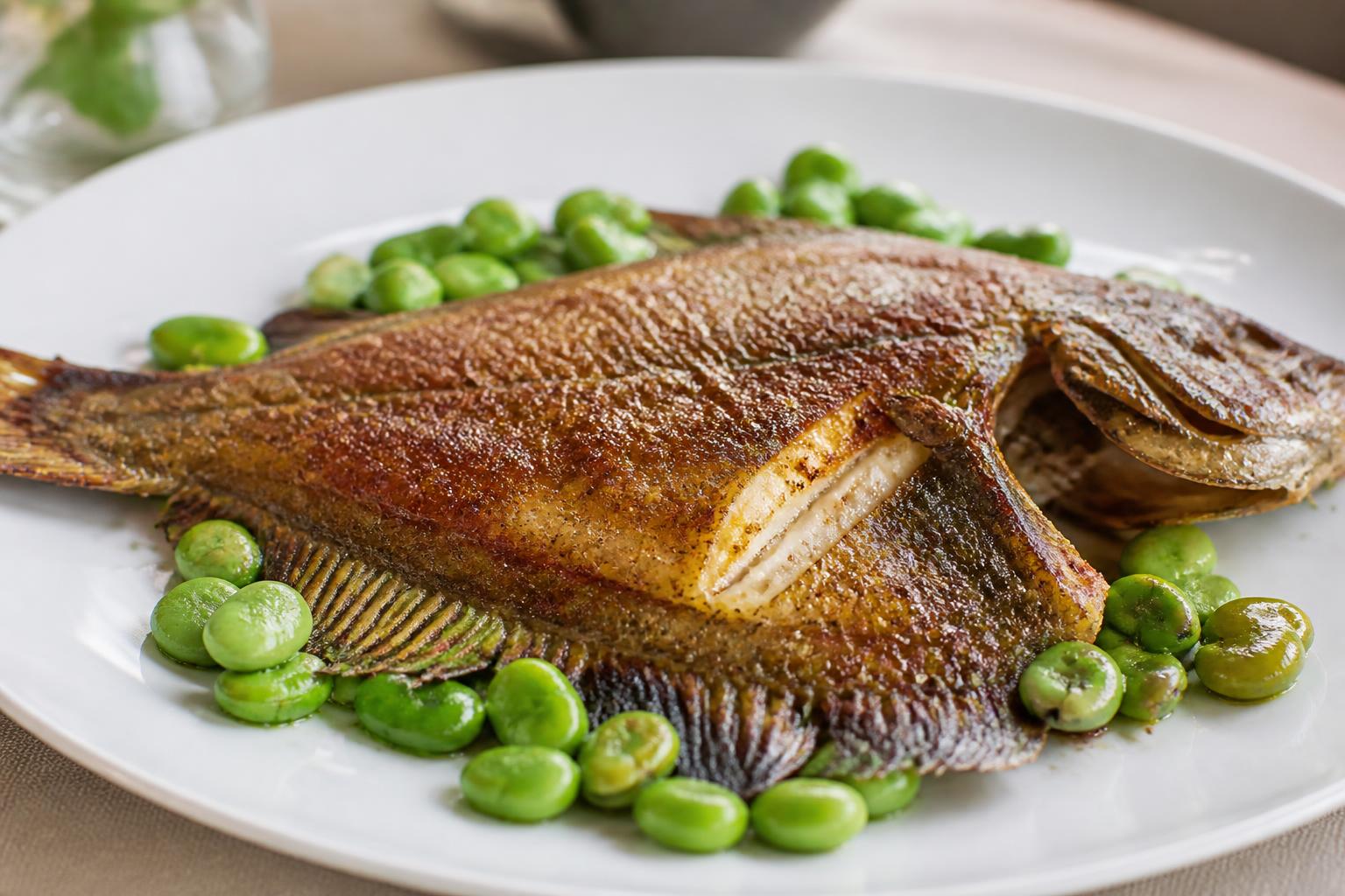 découvrez notre recette savoureuse de turbot rôti accompagné de fèves fraîches, pour un plat délicieux et équilibré, parfait pour vos repas gourmands.